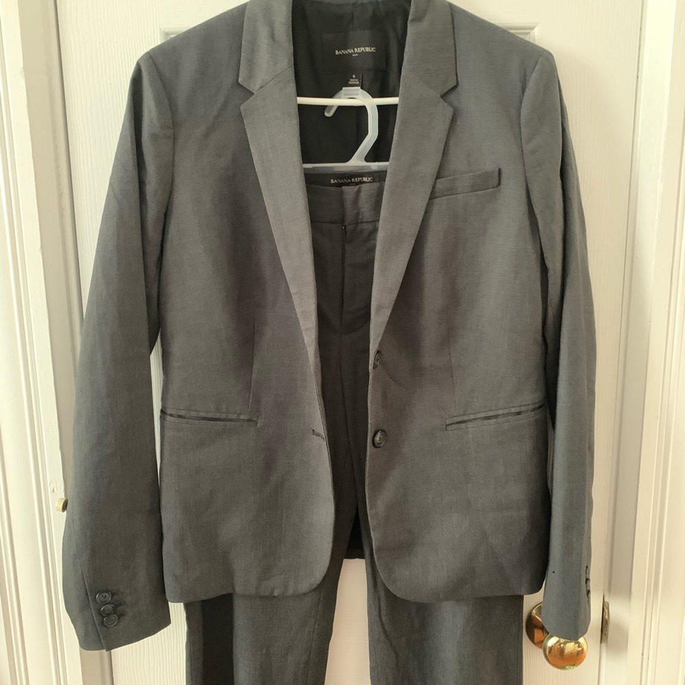 Banana Republic Women’s Gray Two-Piece Suit Blazer & Pants